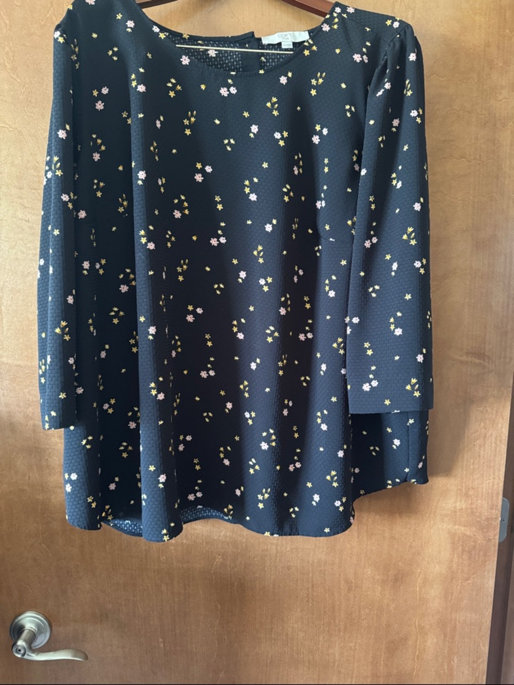 Ladies Black Floral 3/4 sleeve blouse - Brand: Loft Plus